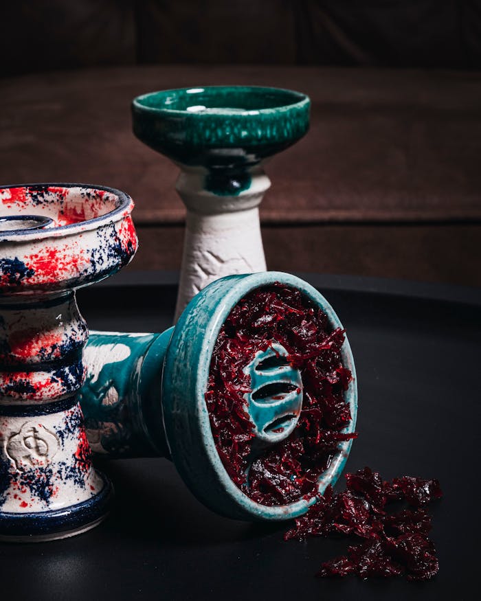 Ceramic hookahs in different colours and patterns — Dero Tobacco shisha